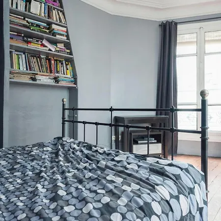 Bright Of 41m2 In The 10th -paris *
